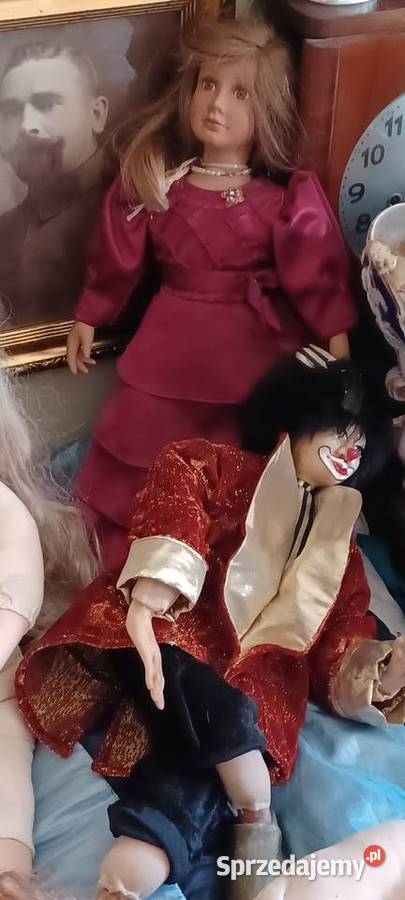 kolekcja porcelanowych i uszkodzonych lal Pozostałe