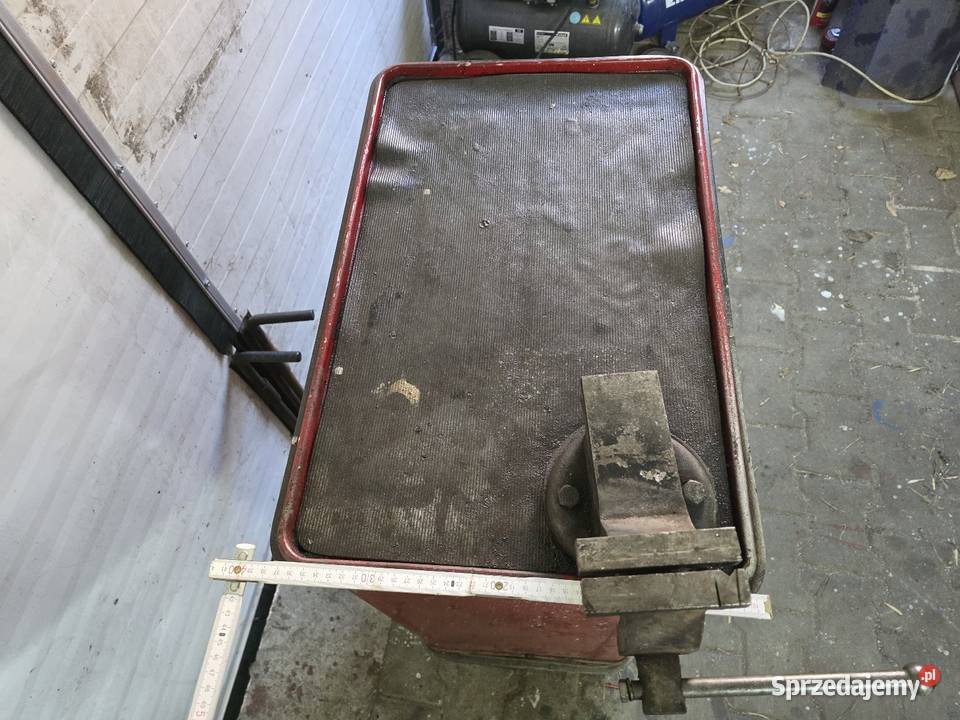 Szafka narzędziowa z imadłem