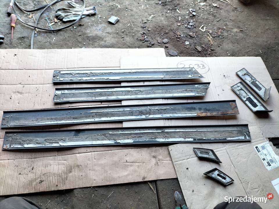 AUDI 80 B3 80B3 LISTWY KISZTWY BOCZNE DRZWIOWE Listwy i nakładki