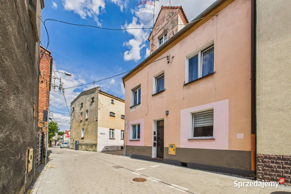 Kamienica mieszkania 2 lokale usługowe 3 garaże Ilość pomieszczeń 5 Sprzedaż Ostrzeszów
