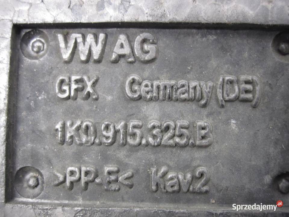PASSAT B7 13r obudowa akumulatora 1K0915333