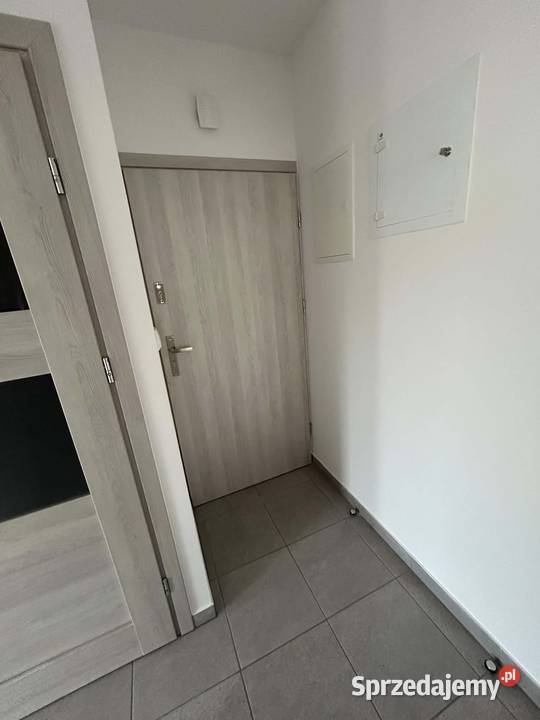 Nowoczesny lokal na wynajem w centrum Słupcy z klatki schodowej Słupca sprzedam