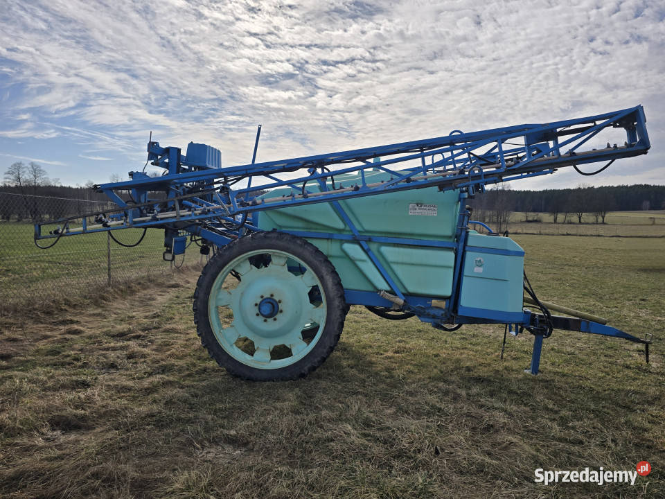 Opryskiwacz ciągany BERTHOUD RACE 32SX24 2500 L Włosty