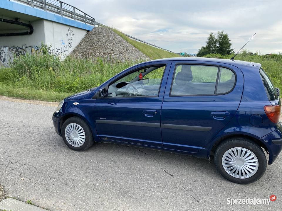 Toyota Yaris 2005 10 benzyna 5 drzwi wspomaganie nieuszkodzony Yaris Bobrek sprzedam