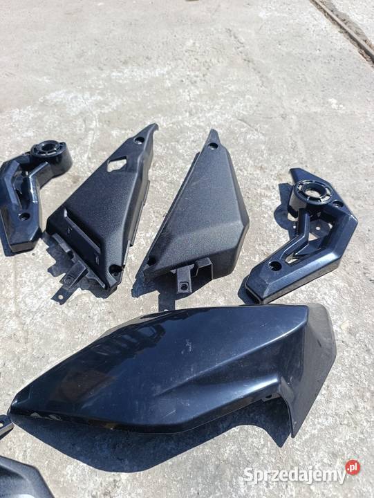Plastiki osłony owiewki boczki Kawasaki z650 Pozostałe Zamość