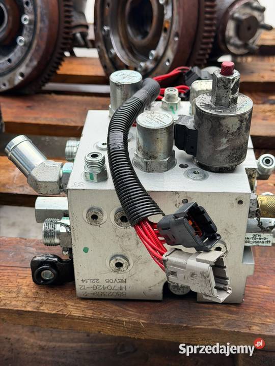 Rozdzielacz hydrauliczny czterosekcyjny HYSTER Antonie