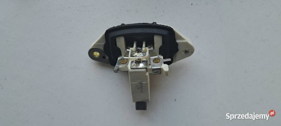 NOWY Regulator napięcia Mercedes W123 W126 T1 Luzino