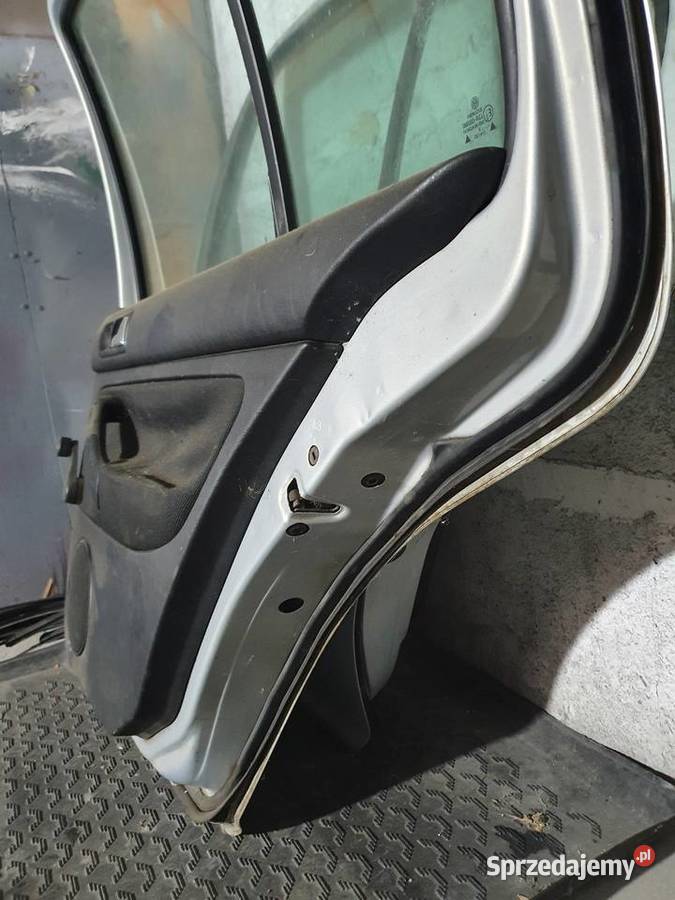 Drzwi Kompletne Prawy tył Vw Bora 16 99r Stan Rok produkcji 1999 Gostynin