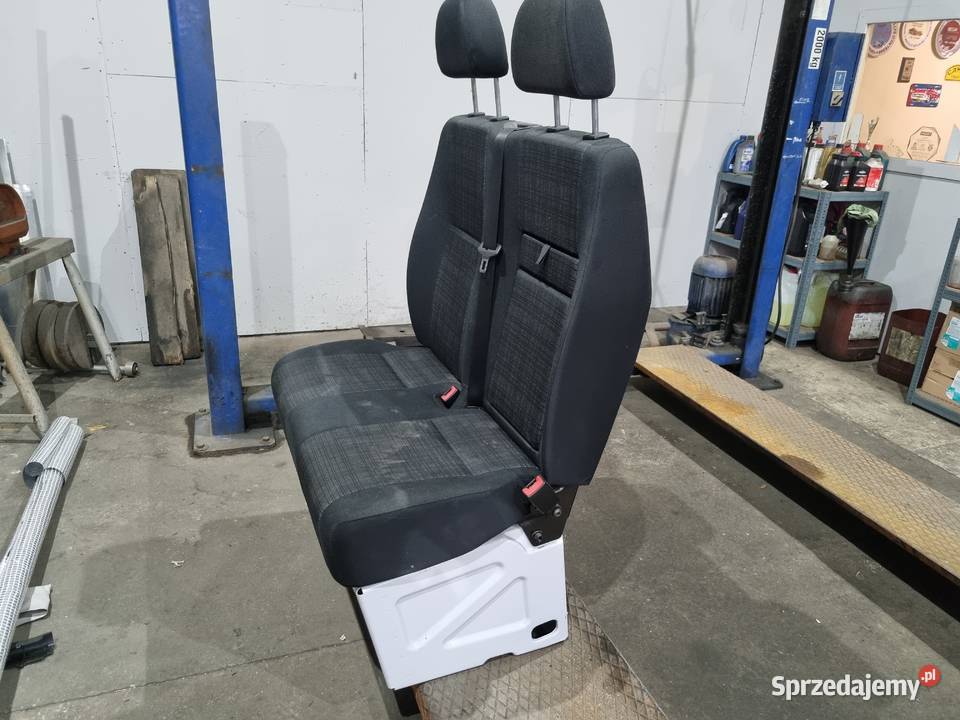 Sprzadam ławkę podwójną do Mercedes Benz Tuszyn