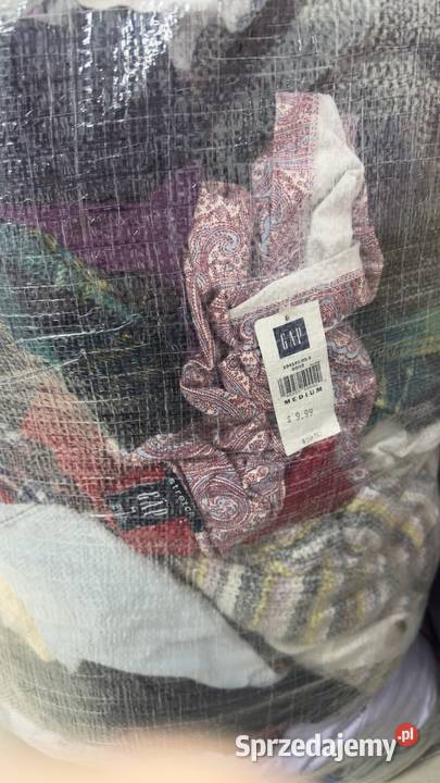 Sprzedaż odzieży używanej Anglia i Norwegia biały Lublin