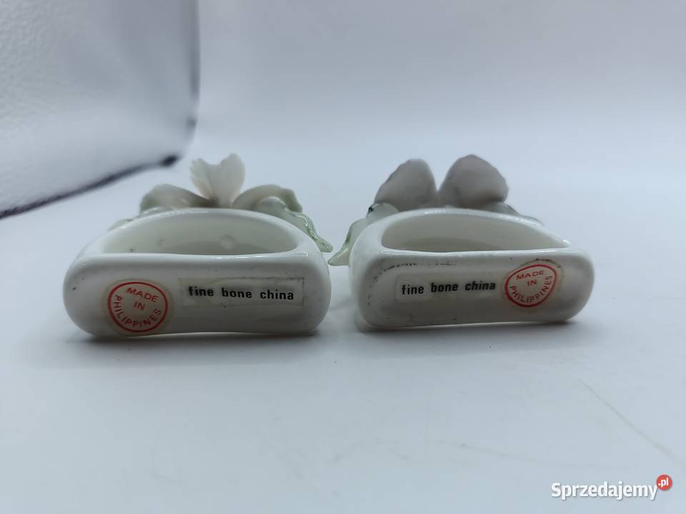 Porcelana kostna dwa pierścionki na stół kwiaty Zamość sprzedam