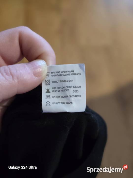 Damska koszulka z motywem psa z karabinem Żory