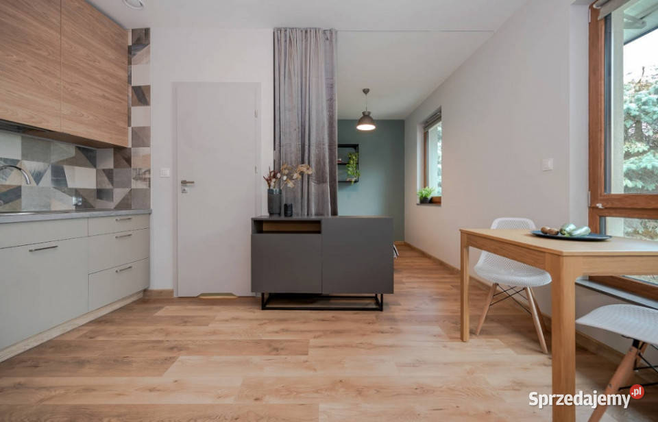 Sofa i łóżko w mieszkaniu z widokami na zieleń Piętro 1