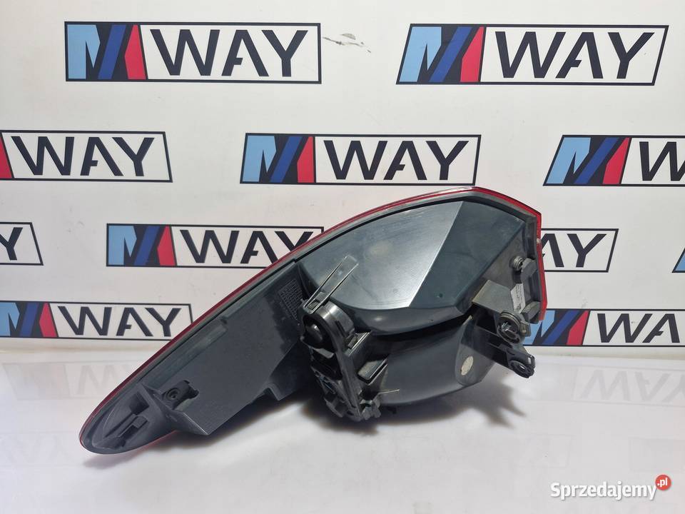 BMW X1 F48 LAMPA PRAWY TYŁ PRAWA TYLNIA 7488542