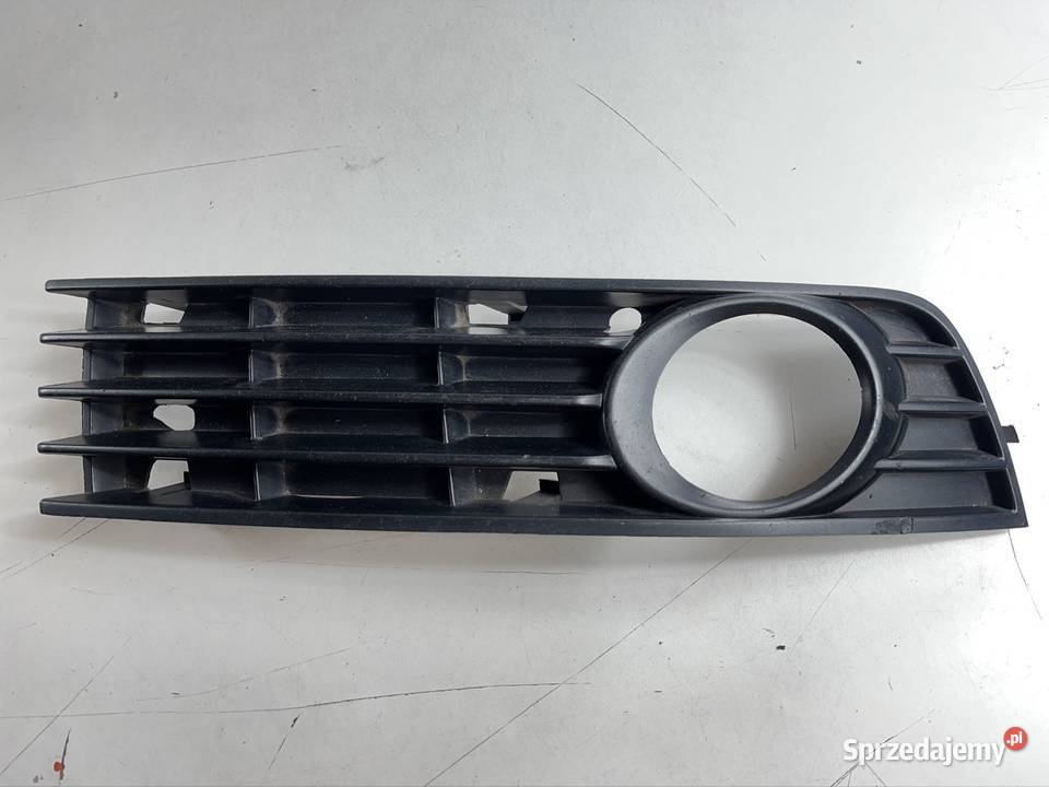 AUDI A4 B6 KRATKA ZDERZAKA PRAWA 8E0807682A Pozostałe wielkopolskie Międzychód