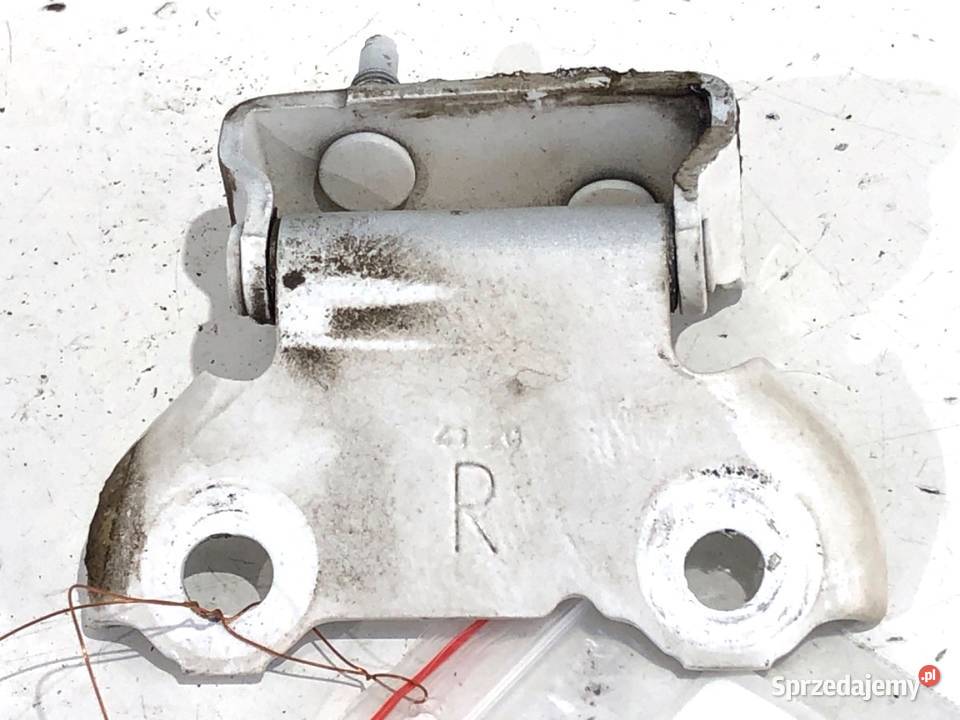 ZAWIAS KLAPY PRAWY TYŁ TOYOTA COROLLA E21 Kombi