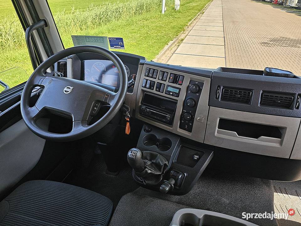Volvo FL 24012 MANUAL HIAB 033T skrzyniowy 4x2 pomorskie