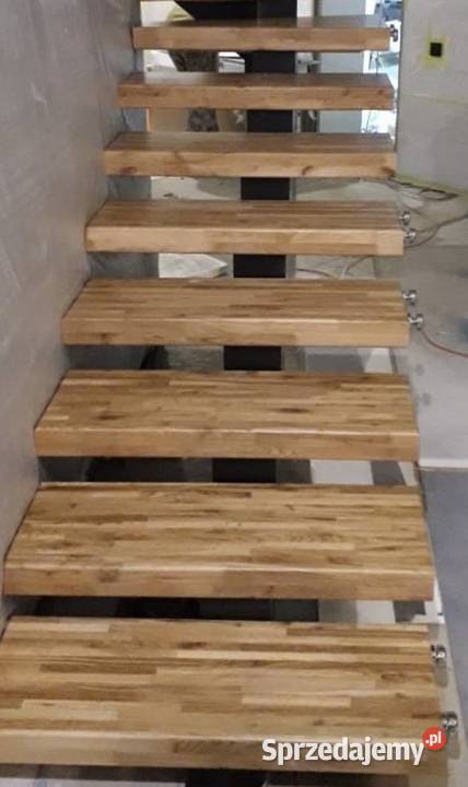 Schody drewniane stopnie listwy balustrady drewno