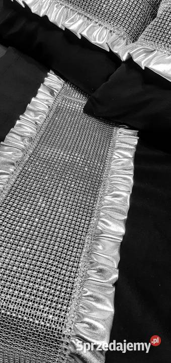 Poszewka z cyrkonią i falbankami Mława sprzedam