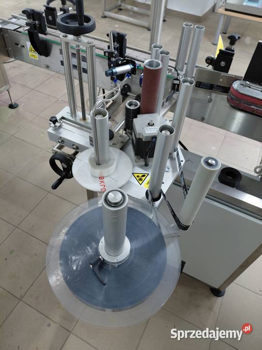 Automatyczna etykieciarka do pojemników o