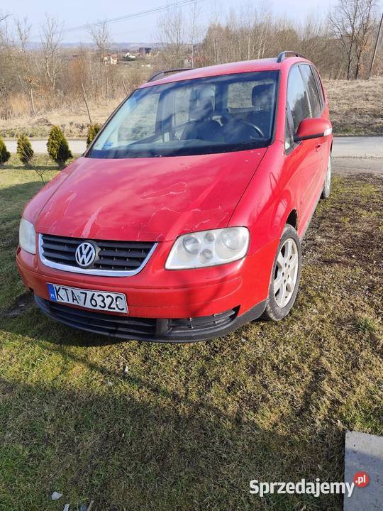 Volkswagen Touran 16 MPI 2005 r nieuszkodzony