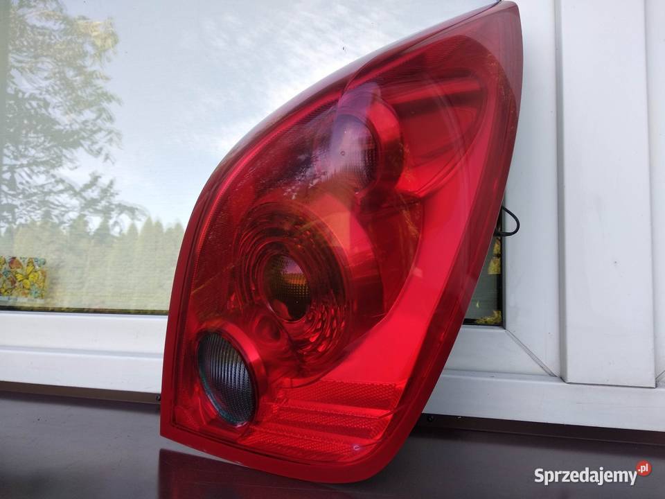 Nissan Primera P12 hatchback HB lampa tył tylna Sieradz