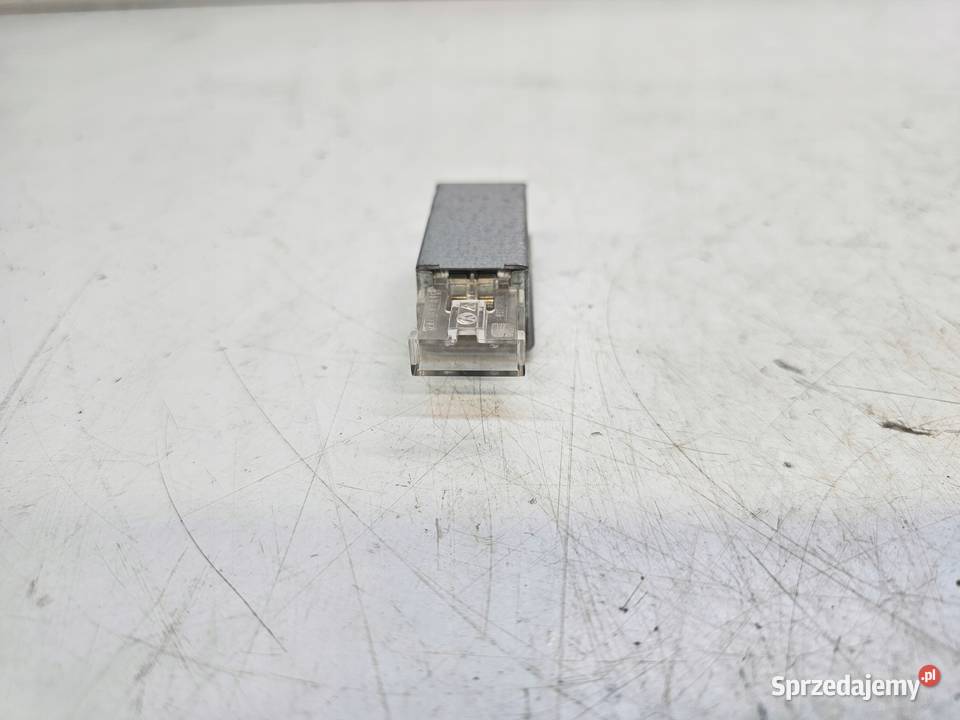 LAMPKA OŚWIETLENIE KABINY AUDI LED 7L0947415 Przystajń