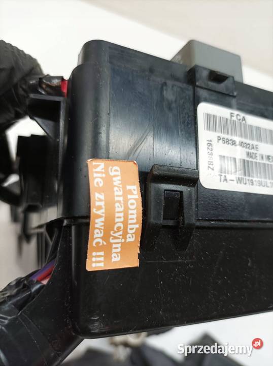 SKRZYNKA BEZPIECZNIKÓW 68384032AE 57 B 378 Dodge sprzedam