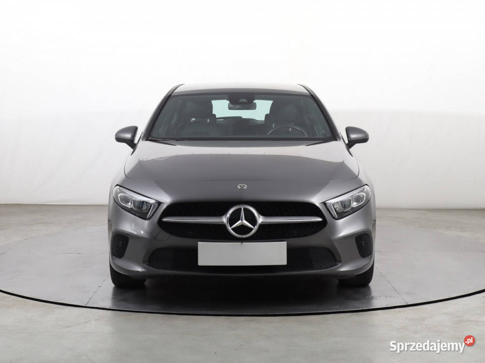 Mercedes A A 250 e światła LED Mercedes-Benz