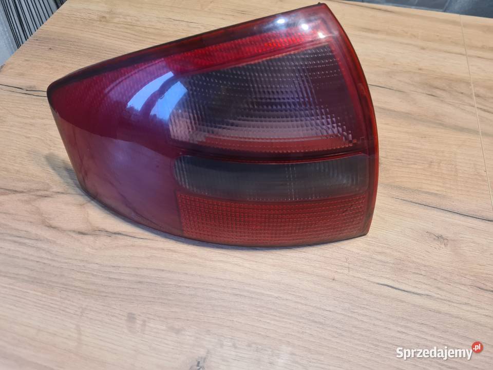 Lampa lewy tył Audi A6 C5 Sedan Oryginał Hella lewe Motoryzacja Aleksandrówka sprzedam
