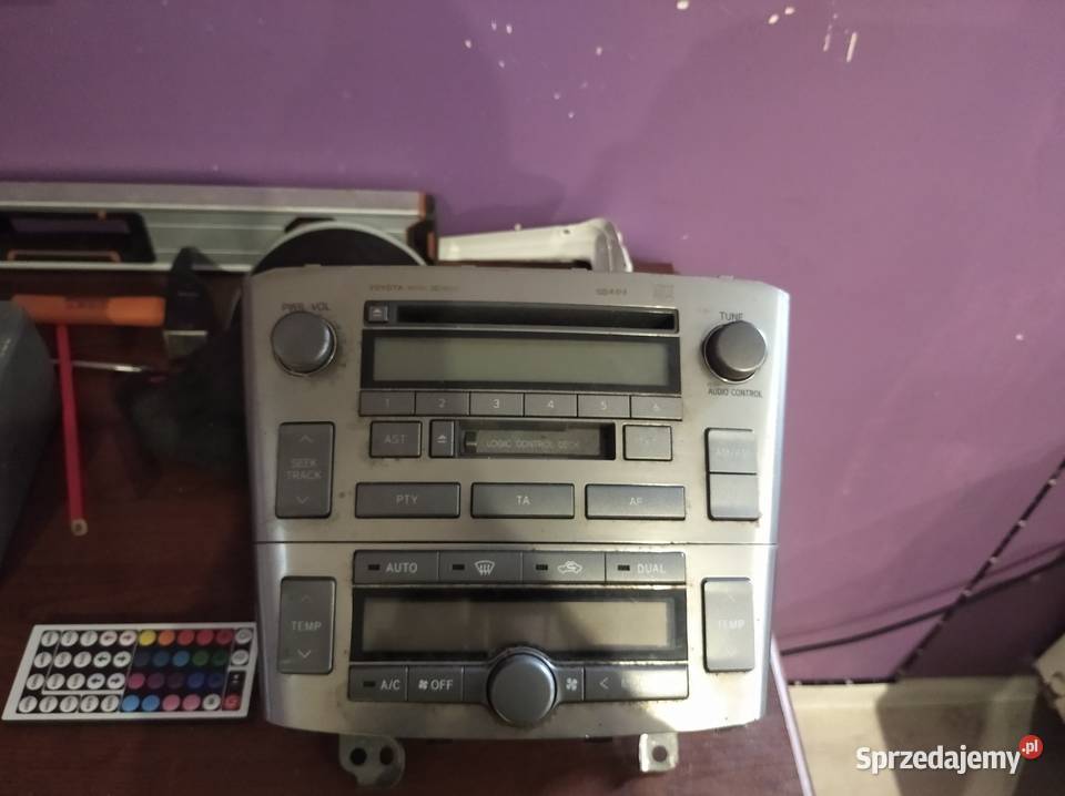 Oryginalne radio z panelem climatronic toyota Lubin