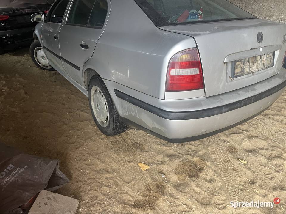 SKODA OCTAVIA I 9600 SEDAN HB ZDERZAK TYŁ Zderzaki Zambrów