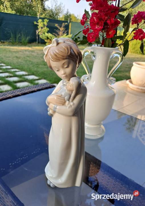 Porcelanowa figurka dziewczynka z lalką Nao by Piaseczno