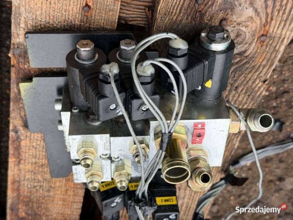 Rozdzielacz hydrauliczny trzysekcyjny HAWE SK Antonie