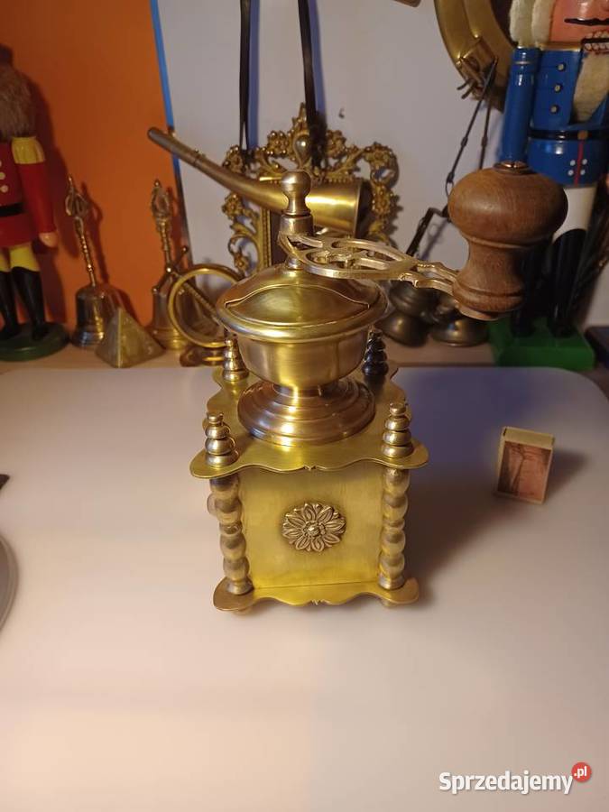 Piękny francuski młynek mosiężny