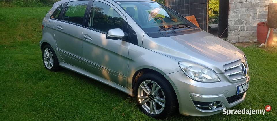Sprzedam Mercedesa b klasy ładny