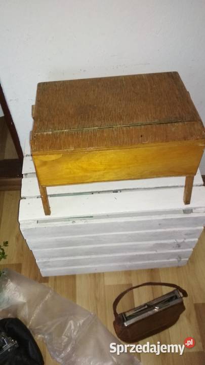 Kuferek Czyścibut drewno PRL retro schowek sprzedam