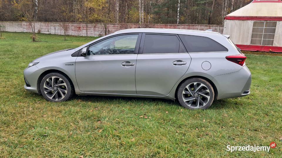 Toyota auris 18 benzyna hybryd 2016r Pietrzejowice