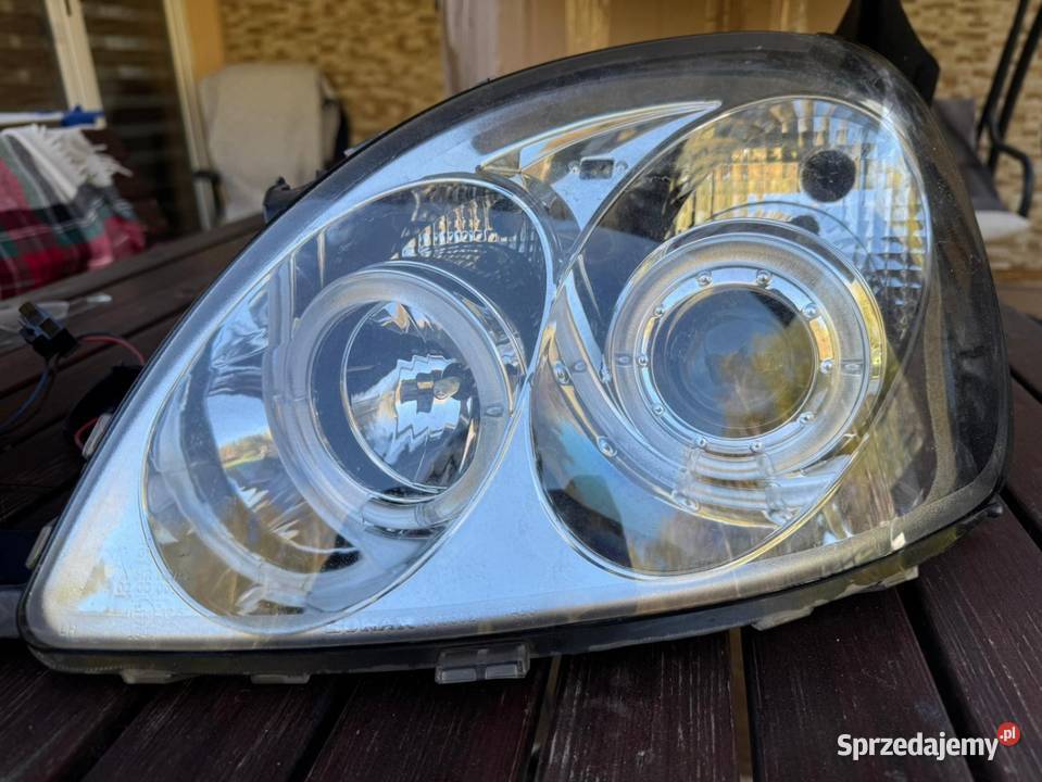 Przednie reflektory soczewkowe Toyota Yaris Brok