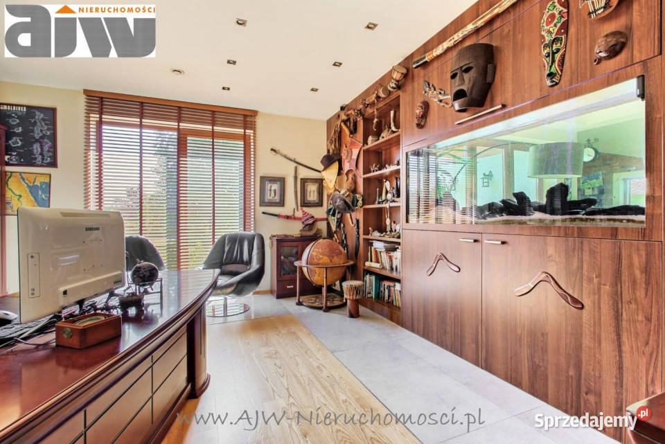 Sprzedaż domu wolnostojącego Osieck 560m2 sprzedam