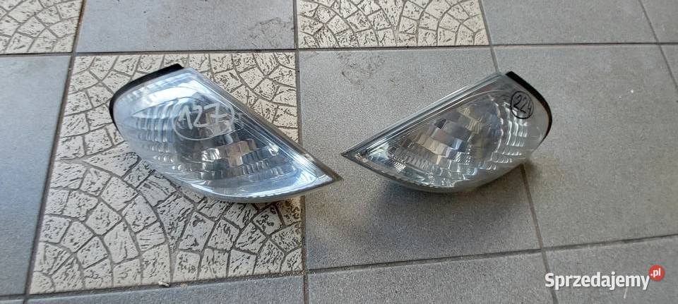 Nissan Almera n16 2000 2001 kierunkowskaz prawy Byków