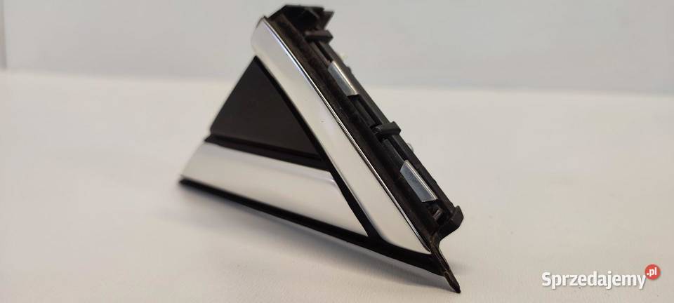 SKODA KAROQ TRÓJKĄT ZAŚLEPKA BŁOTNIKA LEWA