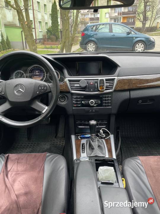 Mercedes w 212 Bronina