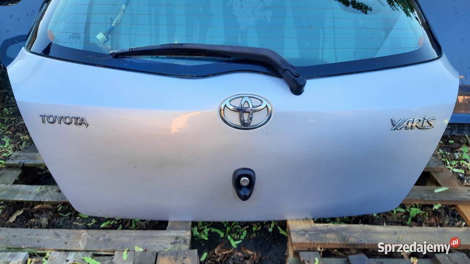 klapa bagażnika Toyota Yaris II srebrna Dębno