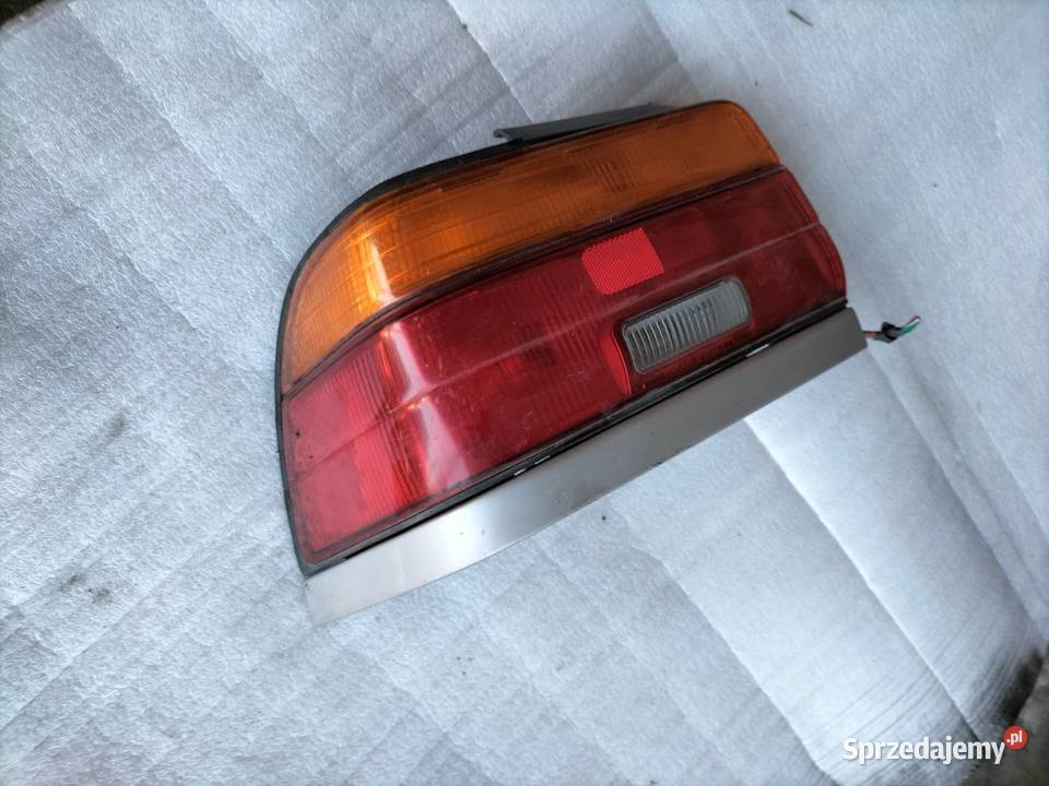 LAMPA TYŁ TYLNA TOYOTA COROLLA E10 LEWA Oświetlenie lubelskie Kamień-Kolonia