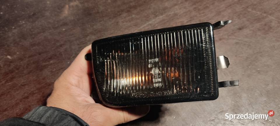 Golf 3 kierunkowskaz czarny prawy przód Depo podkarpackie Stalowa Wola