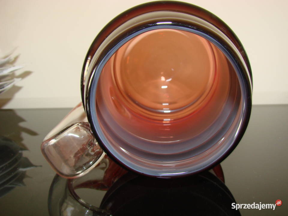 kufel z czerwonego szkła pomorskie Pruszcz Gdański
