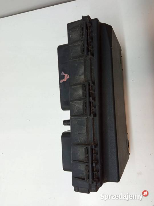 SKRZYNKA BEZPIECZNIKÓW 13191126 16 B Opel Astra