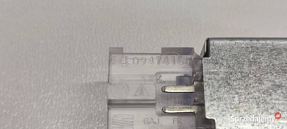 SKODA KAROQ LAMPKA KABINY 6L0947415A osobowe