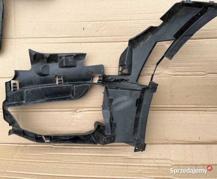BMW M3 F80 ŚLIZG PRAWY ZDERZAKA PRZÓD 8054300